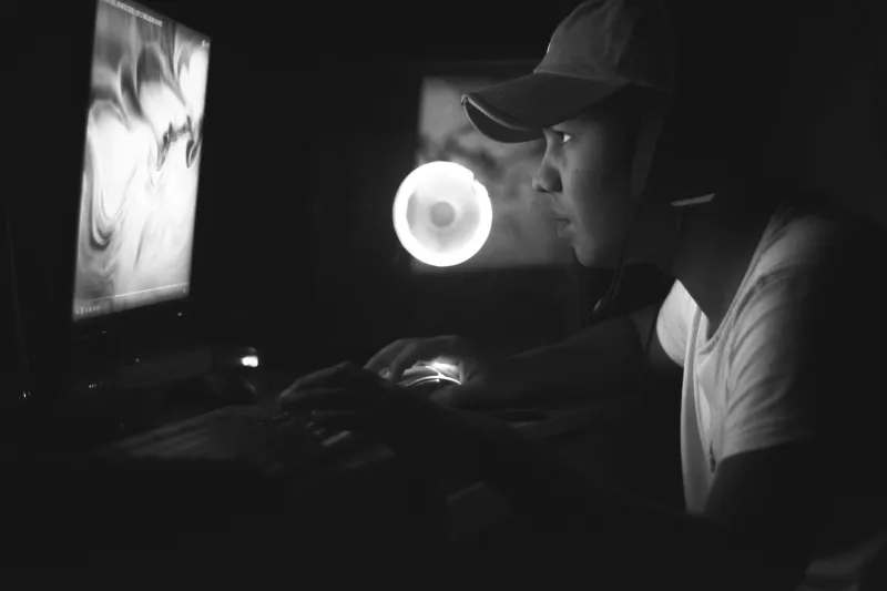 Dead Giveaway: How Elite Players Clock a Smurf in the Lobby Before the First Round Even Starts